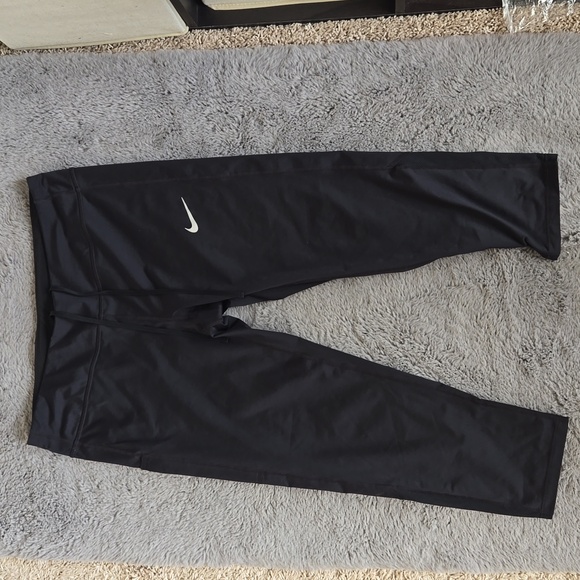 Nike Dri- fit, 3/4 cropped yoga pants, Large, Brand new - Picture 1 of 6